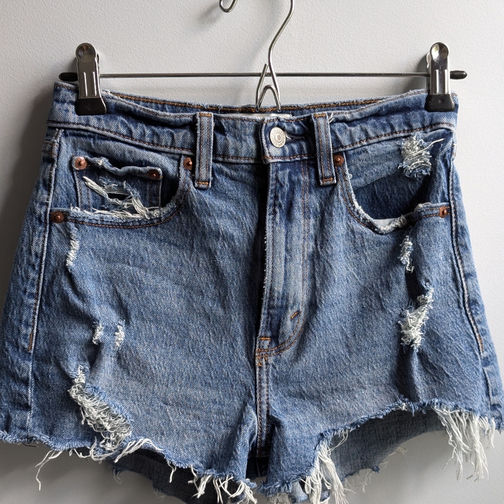 ✨HP✨ A&F "The Mom" High Rise Denim Distressed Short size 24/00 - Picture 3 of 6